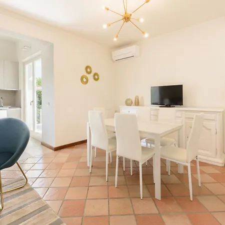 Golden Luxe - In Centro A Dei Marmi Con Parcheggio Forte dei Marmi