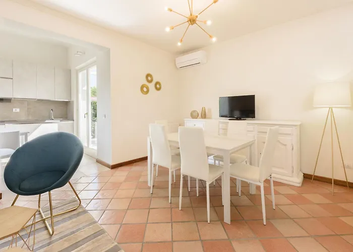 Golden Luxe - In Centro A Dei Marmi Con Parcheggio 马尔米堡