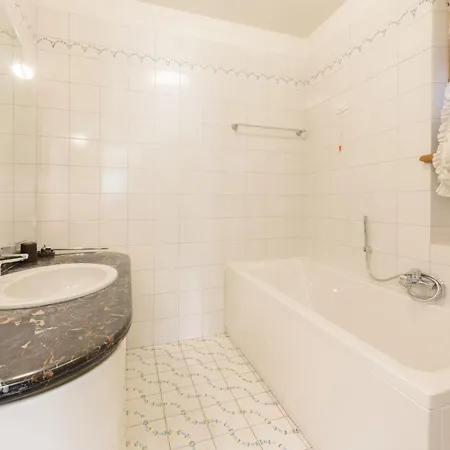 Villa Esclusiva In Pieno Centro A Dei Marmi *