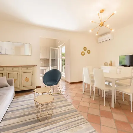 Esclusiva In Pieno Centro A Dei Marmi Villa